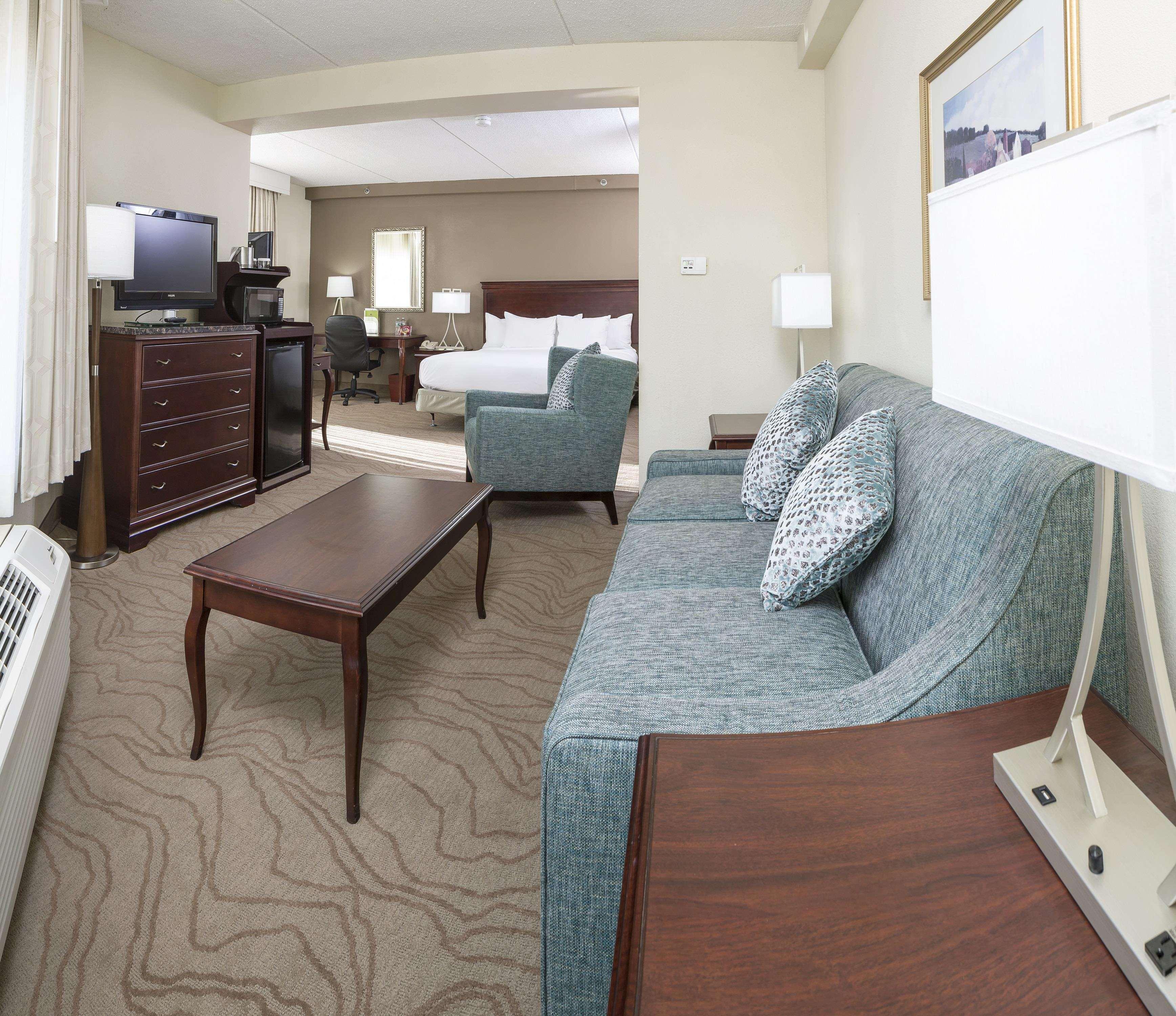 Отель Doubletree By Hilton Boston-Милфорд Экстерьер фото