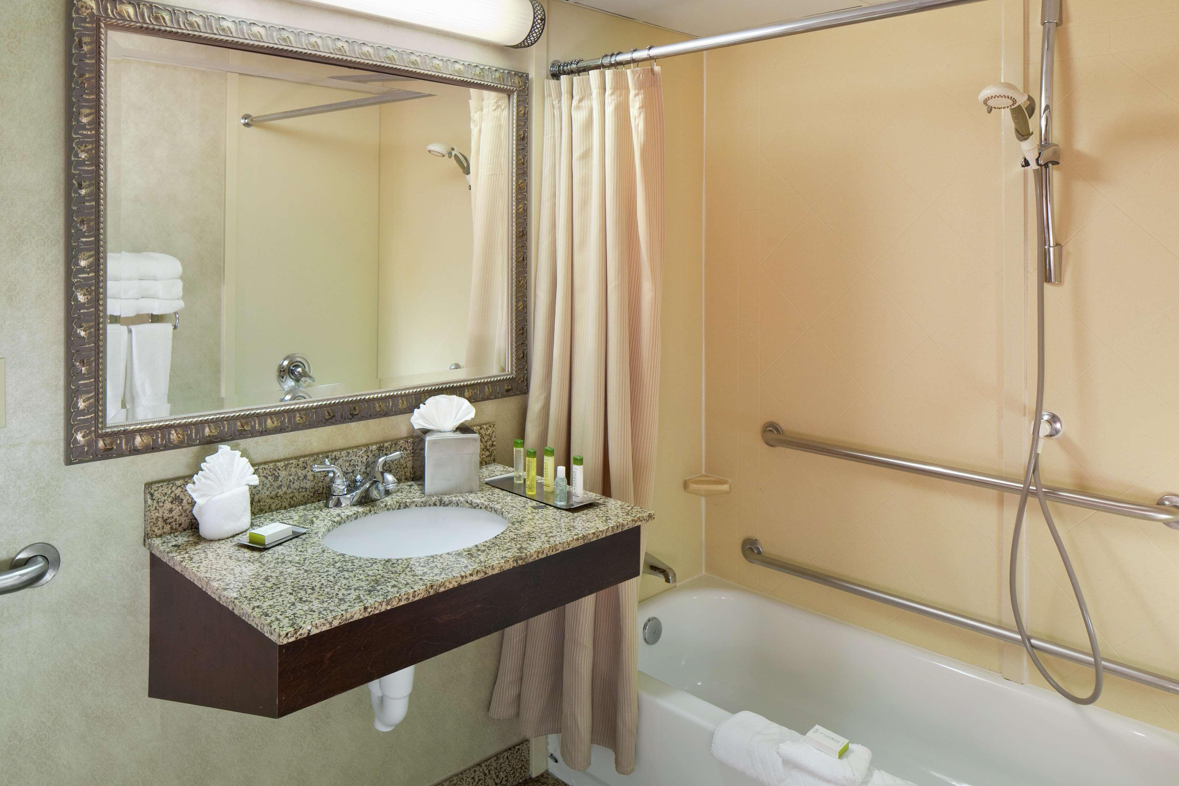Отель Doubletree By Hilton Boston-Милфорд Номер фото