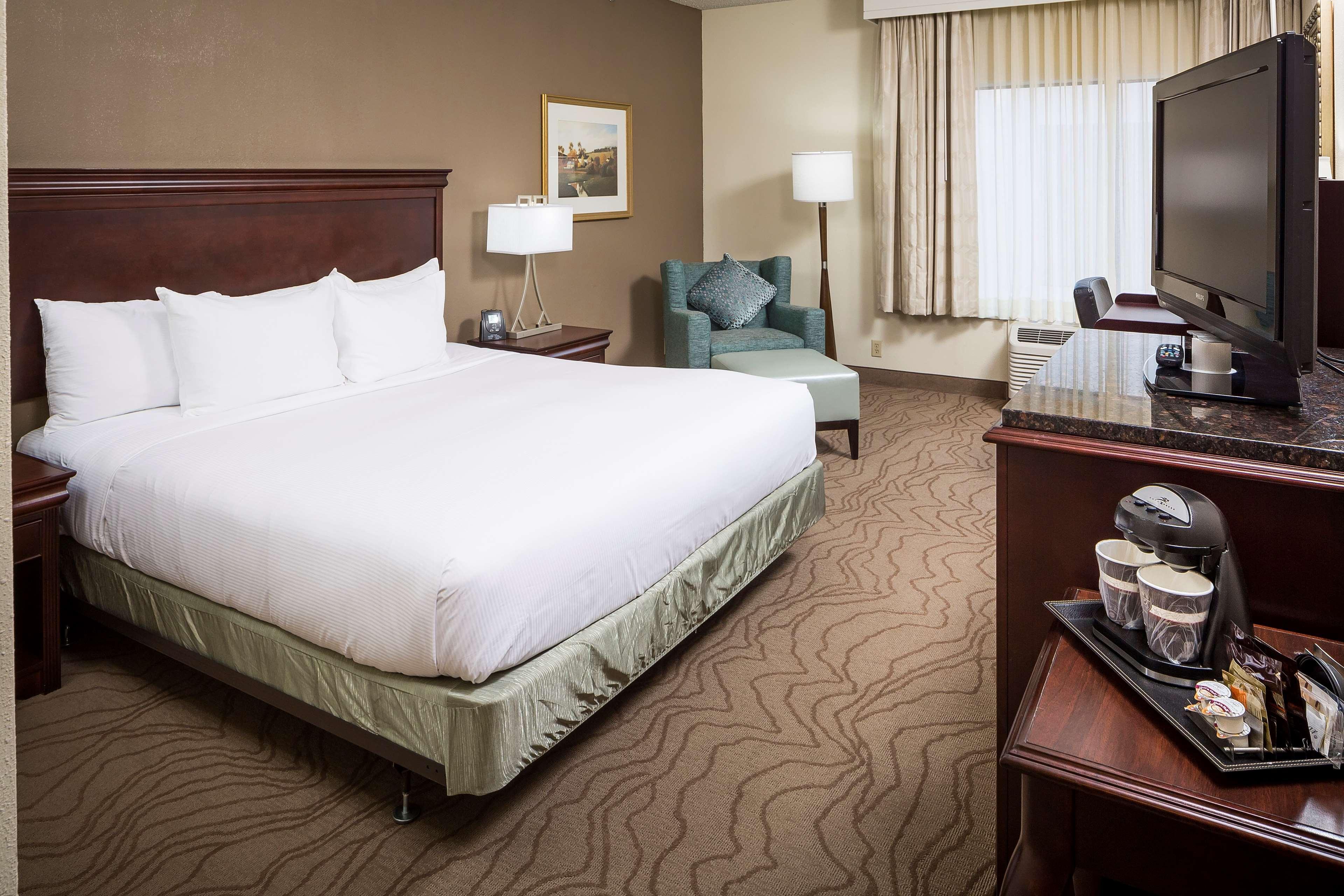 Отель Doubletree By Hilton Boston-Милфорд Экстерьер фото