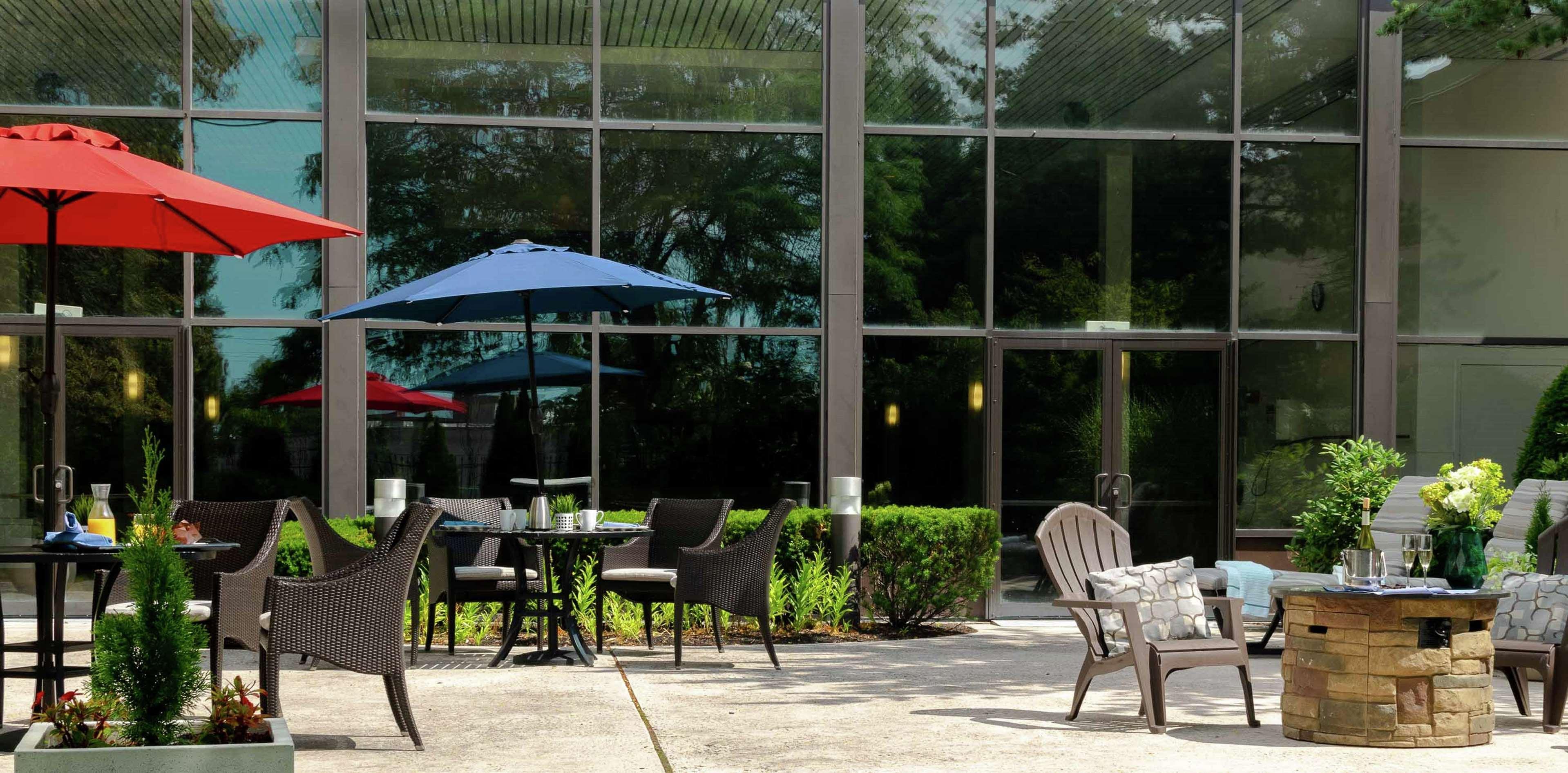 Отель Doubletree By Hilton Boston-Милфорд Экстерьер фото