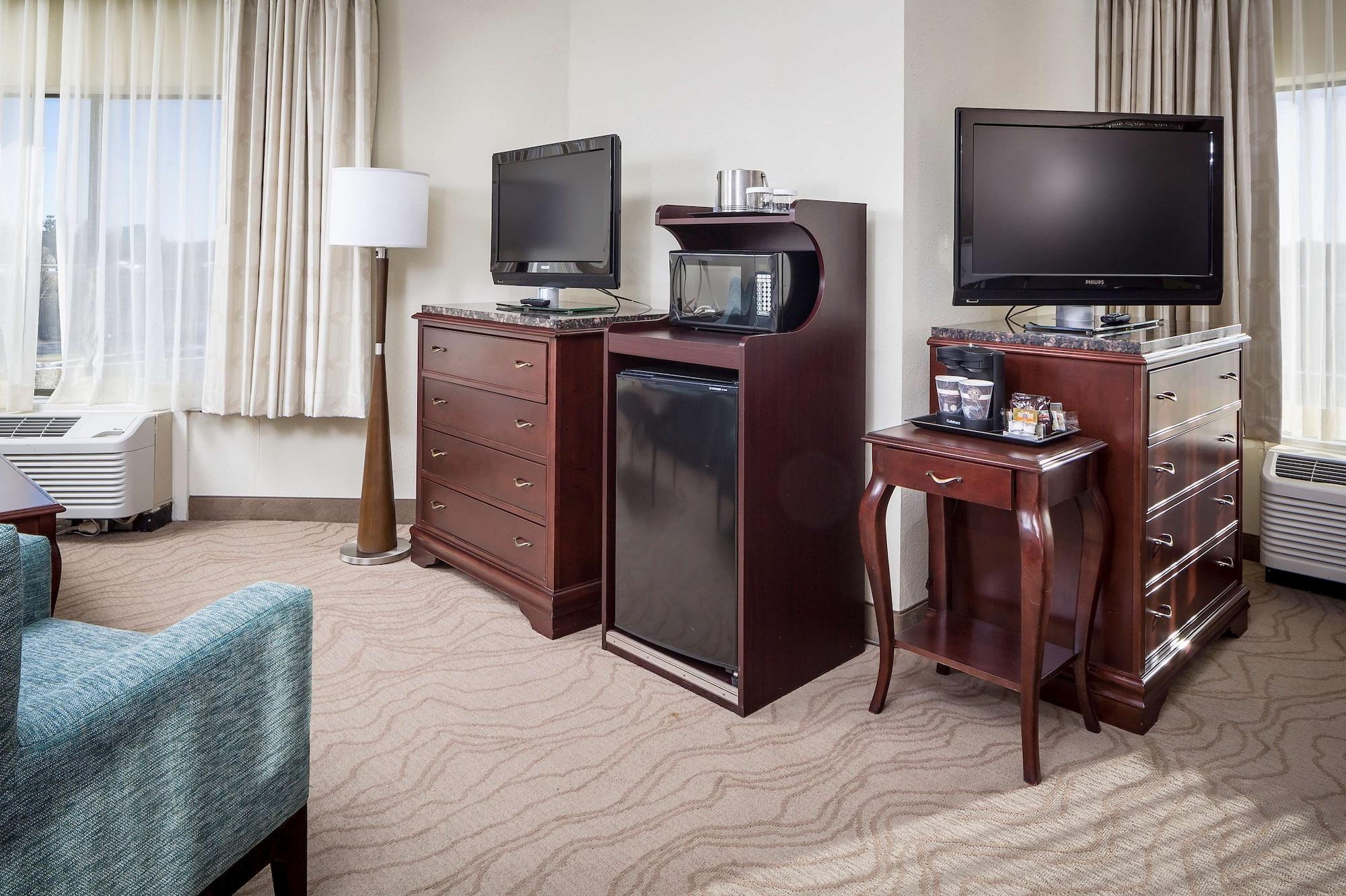 Отель Doubletree By Hilton Boston-Милфорд Экстерьер фото