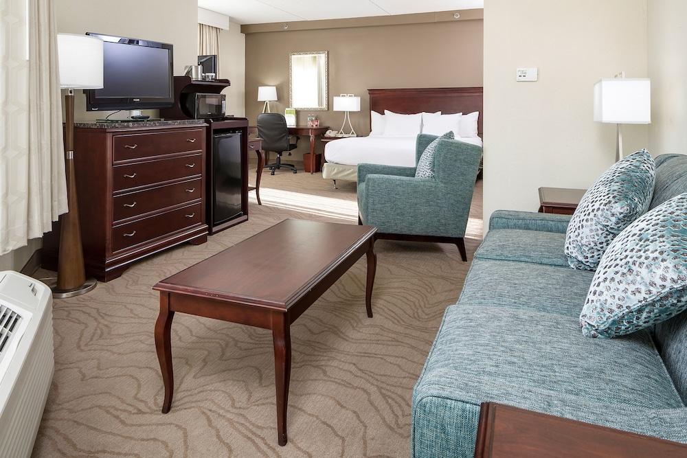 Отель Doubletree By Hilton Boston-Милфорд Экстерьер фото
