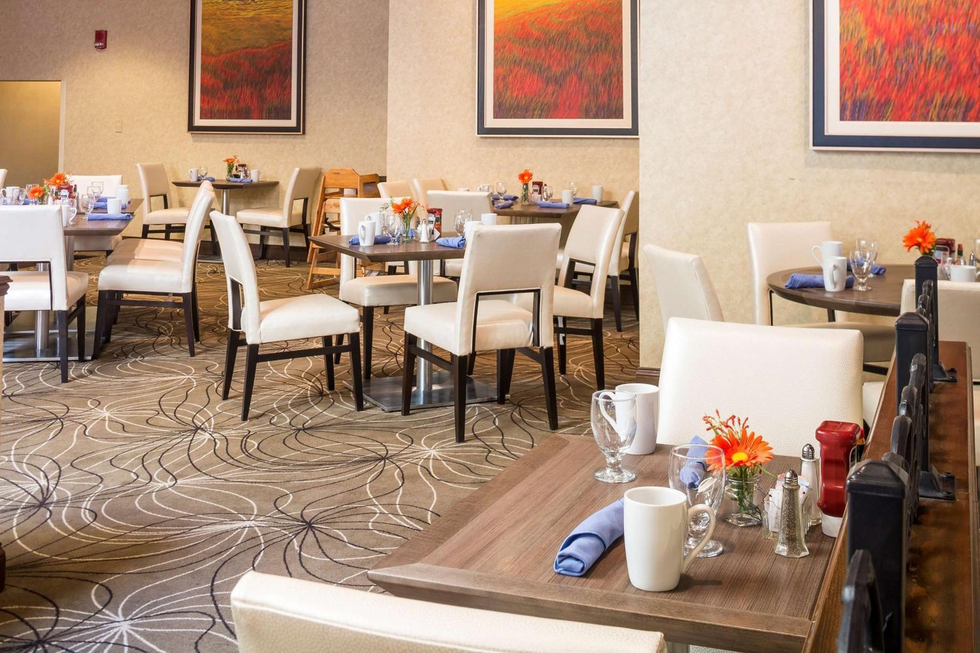 Отель Doubletree By Hilton Boston-Милфорд Экстерьер фото