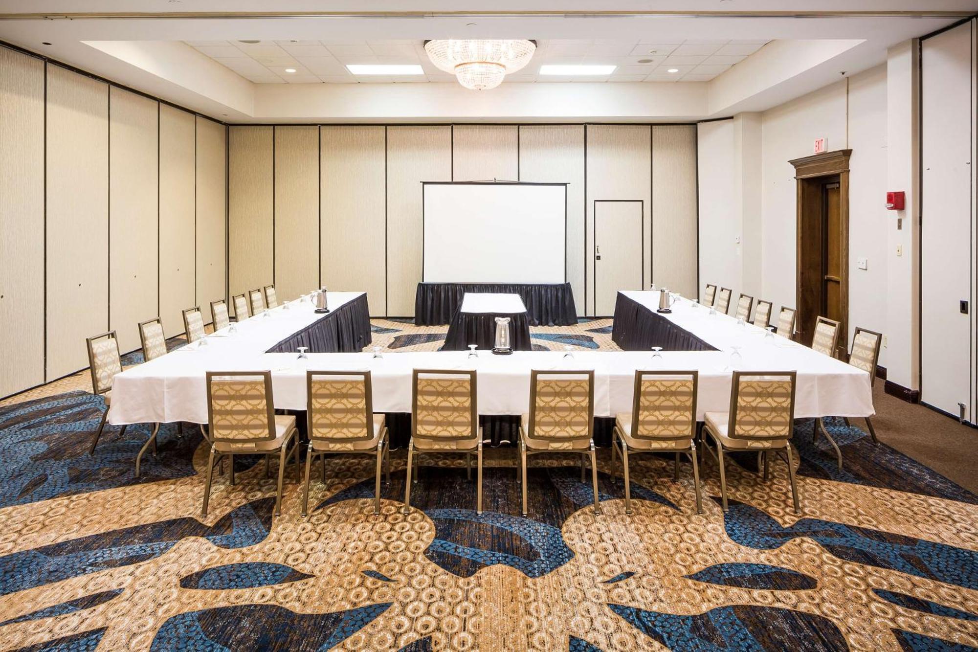 Отель Doubletree By Hilton Boston-Милфорд Экстерьер фото