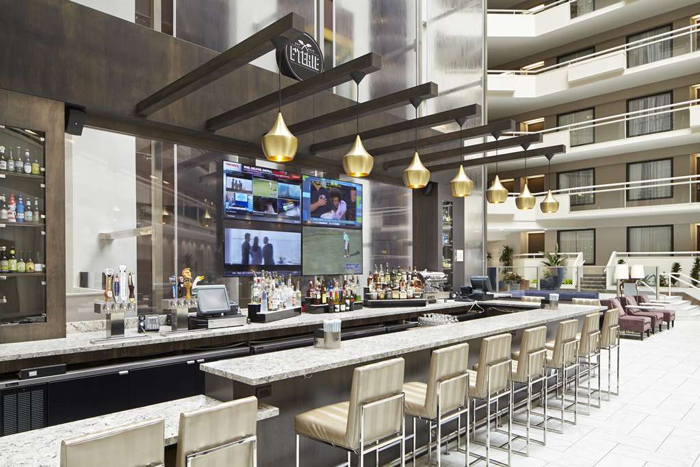Отель Doubletree By Hilton Boston-Милфорд Ресторан фото